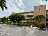 Building Photo - 4024 Newcastle B
