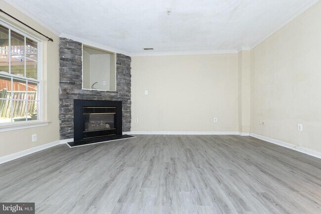Building Photo - 8213 Brooktree St