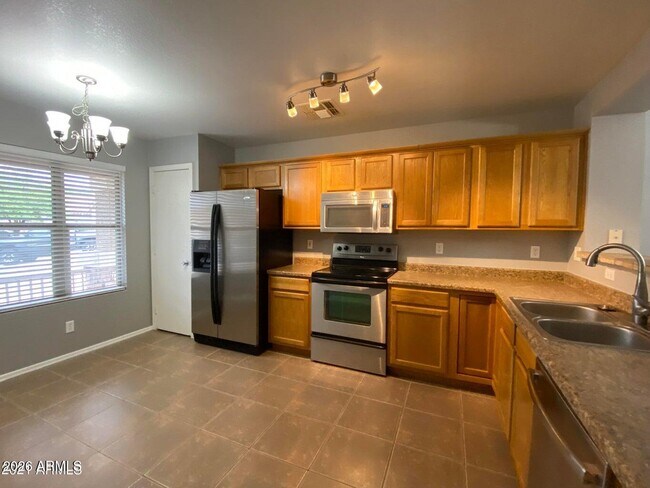 Building Photo - 1117 E Arabian Dr