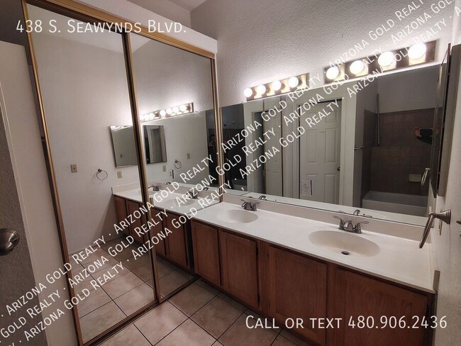 Building Photo - 438 S Seawynds Blvd