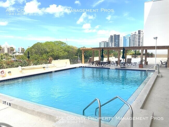 Building Photo - DOWNTOWN PENTHOUSE CONDO WITH CITY VIEW