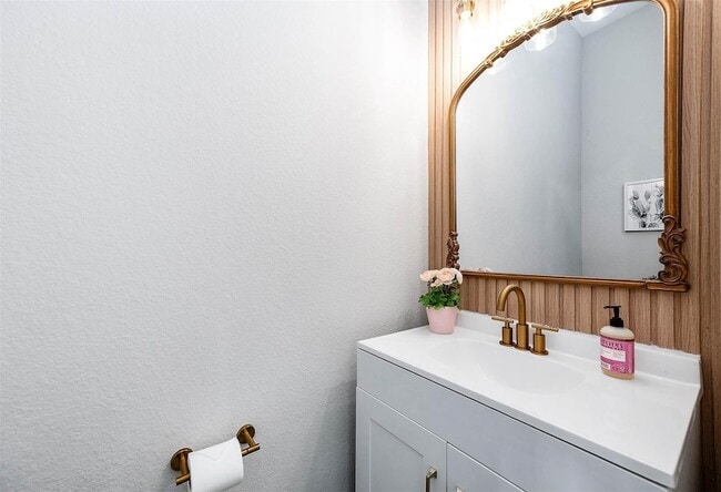 Building Photo - 2022 Groveland Glen Dr