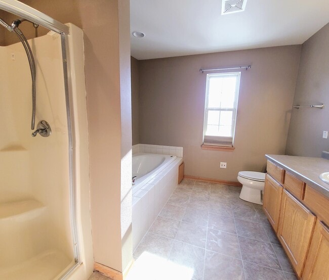 Building Photo - 1805 Deer Path