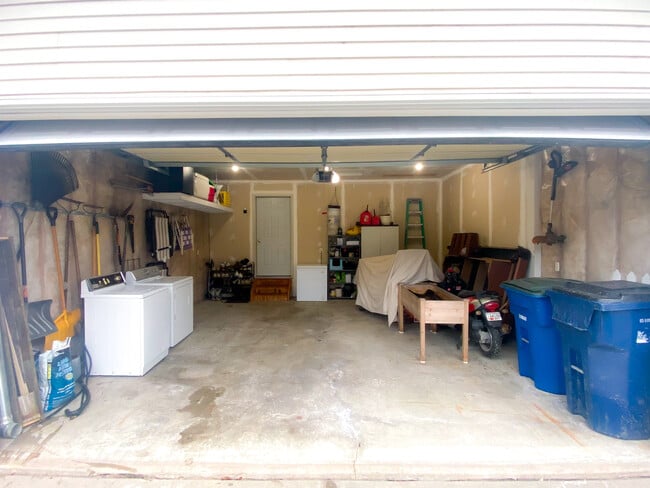 Building Photo - 13057 Velp Ave