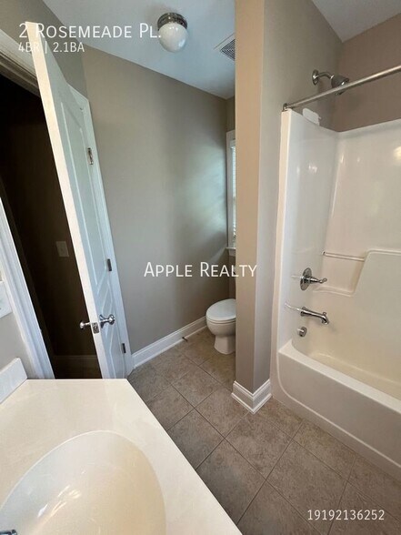 Building Photo - 2 Rosemeade Pl