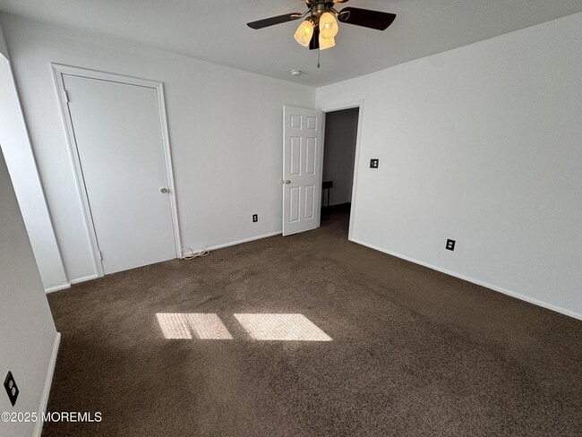 Building Photo - 156 Primrose Ln