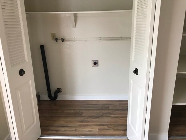 Building Photo - 3224 Rood Ave