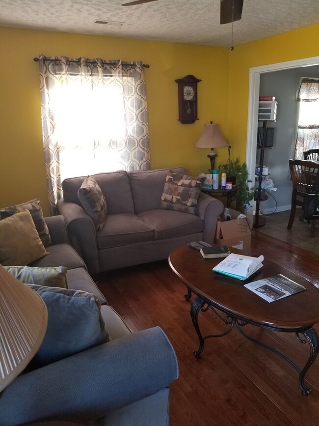 Building Photo - 126 Nelson Dr