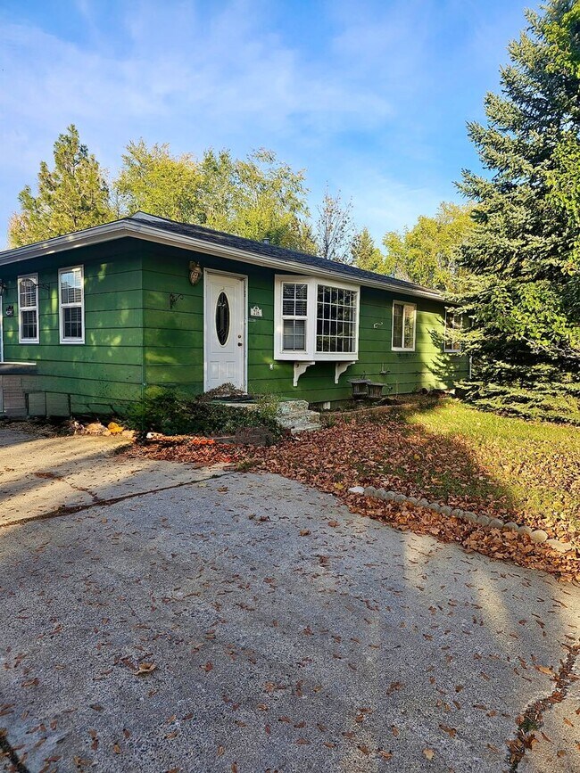 Building Photo - Beautiful 3 Bedroom/2.5 Bath in Lolo MT!