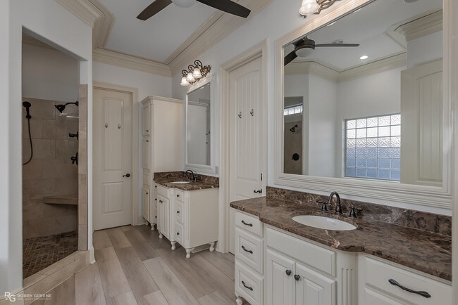 Building Photo - 322 Paris Pl