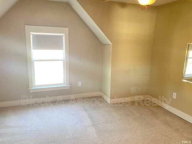 Building Photo - 43 Danbury Ct