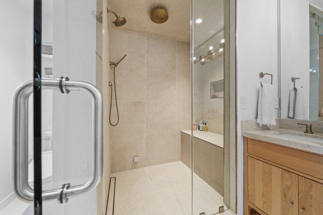 Building Photo - 253 Calle De Madera