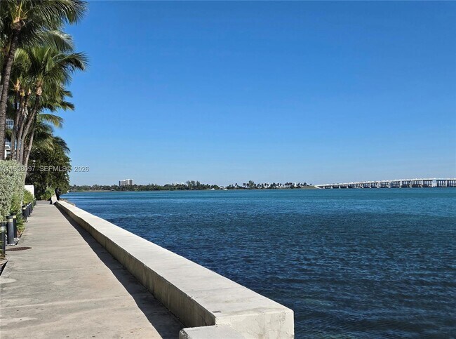 Building Photo - 471 NE 25th St