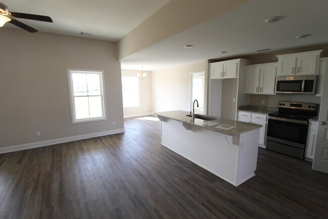 Building Photo - 6083 Forest Dr