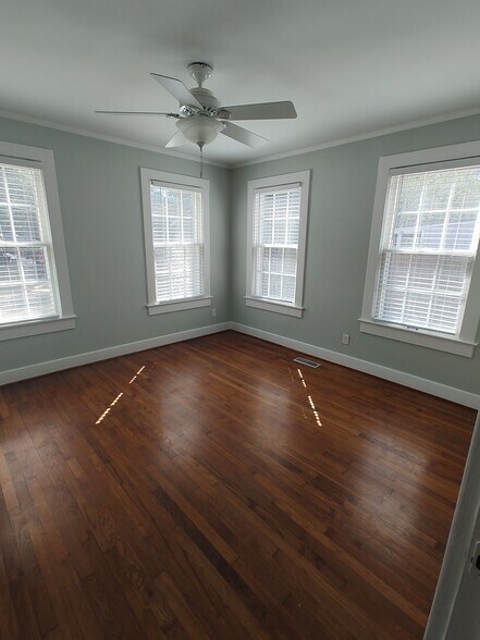 Building Photo - 1805 E Cervantes St