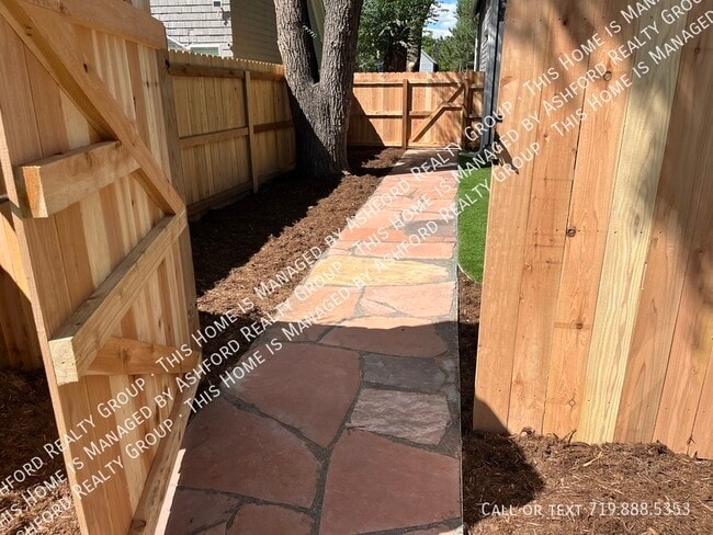 Building Photo - 837 E Willamette Ave