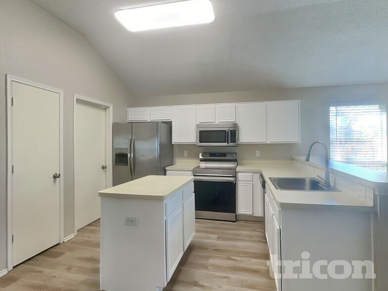 Building Photo - 2520 Ensenada Ln