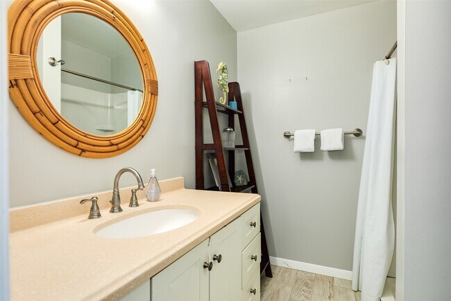 Building Photo - 16614 Bermuda Way