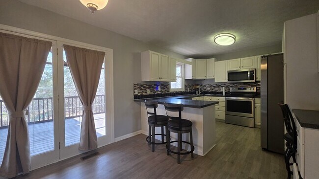 Building Photo - Beautiful Home Now For Lease