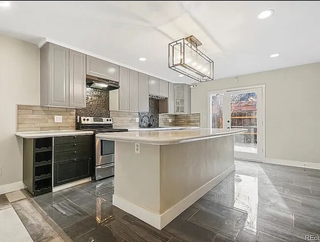 Building Photo - Available Now!  "Spacious 3-Bed, 2-Bath Co...