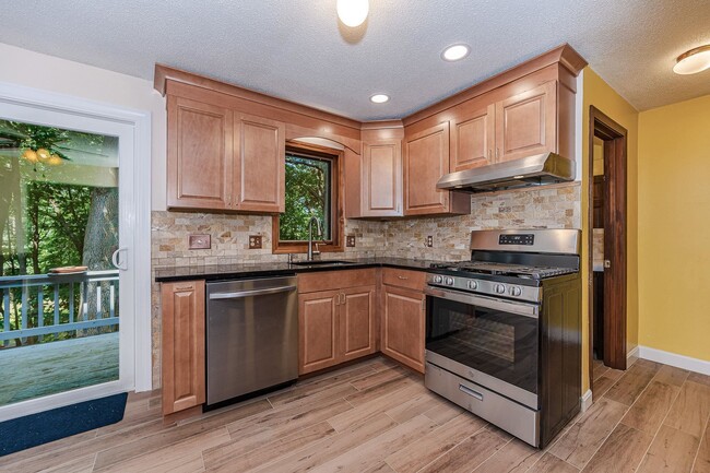 Building Photo - 44 Gillis St