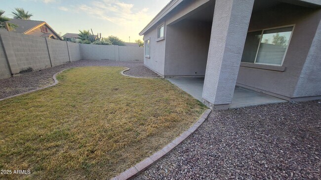Building Photo - 3717 E Woodside Way