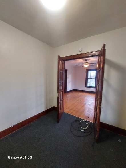 Building Photo - 442 N Main St