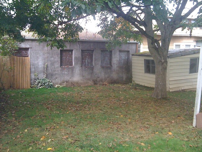 Building Photo - 1606 N Church St