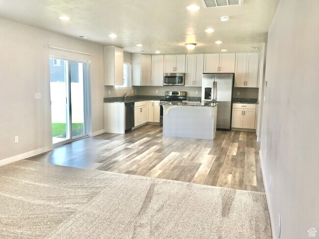 Building Photo - 455 S 390 W