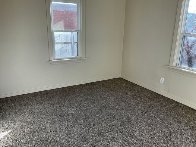 Building Photo - 2328 SW 30th St