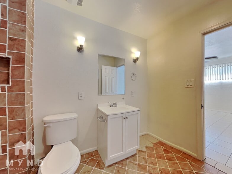 Building Photo - 4520 N 53rd Ave