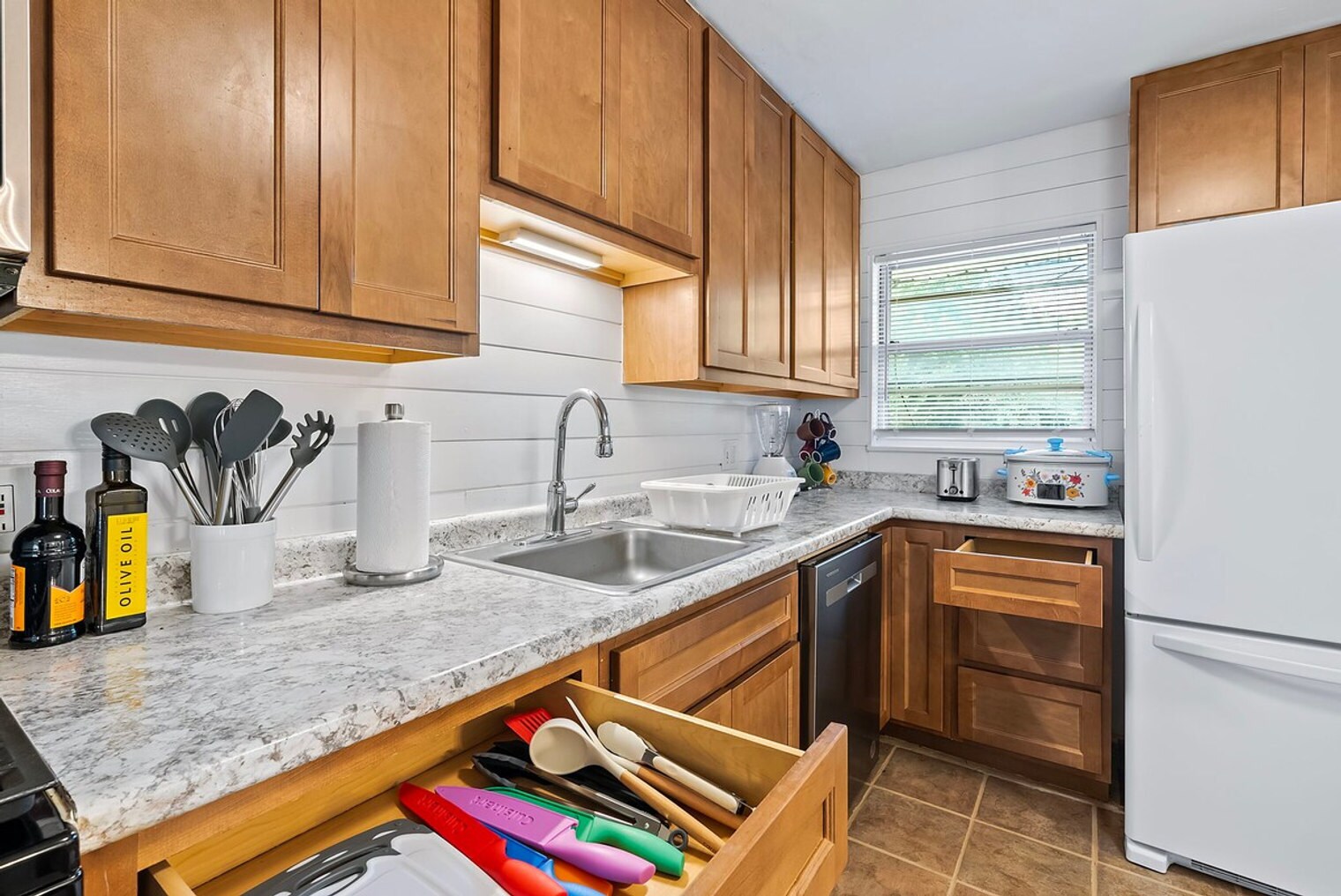 Building Photo - 814 Holiday Ave