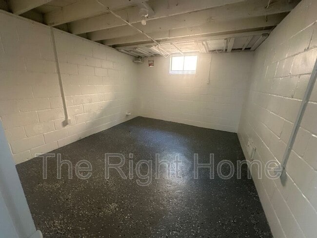Building Photo - 5417 S 49th St