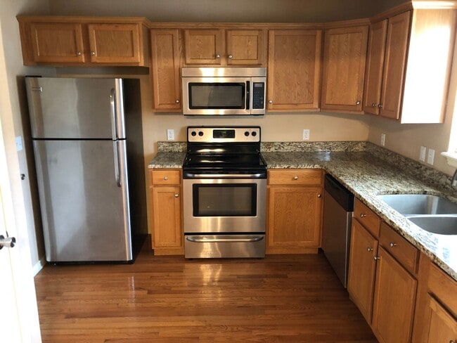 Building Photo - Duplex Town Home Rancher One Level Living