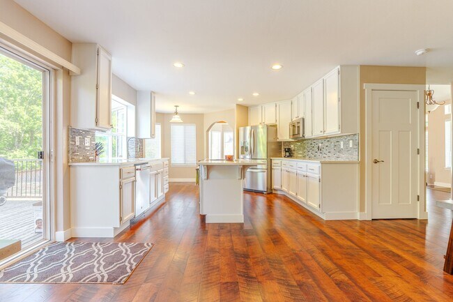 Building Photo - 4 Bedroom, 2.5 Bath Single Family Home