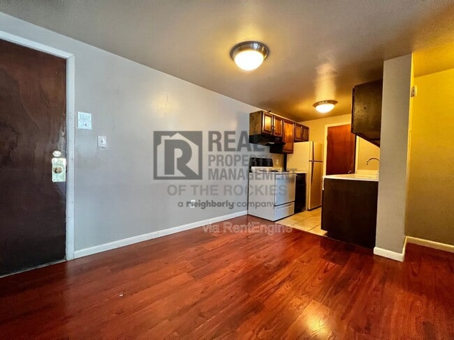 Primary Photo - 1005 Robertson St