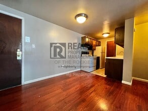 Building Photo - 1005 Robertson St