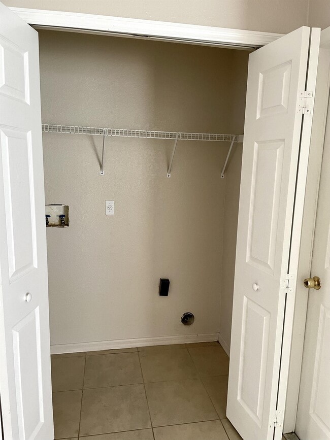 Building Photo - 683 Sagamore Dr