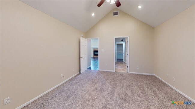 Building Photo - 1021 Westend Dr