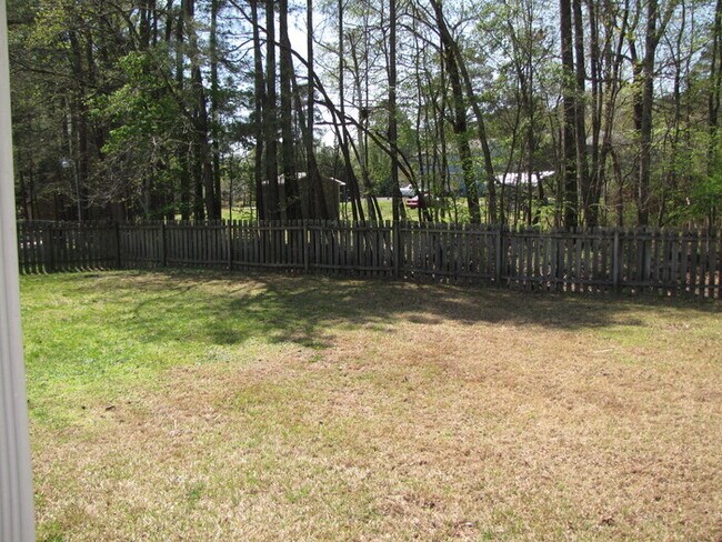 Building Photo - 513 Chivalry Dr