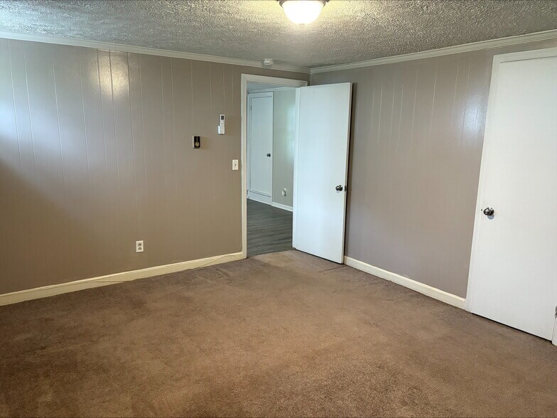 Building Photo - 215 Palatine Ave