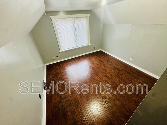 Building Photo - 301 S Spring St