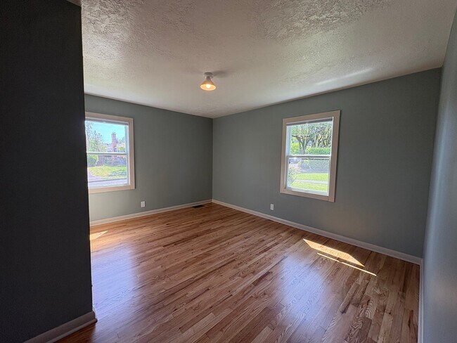 Building Photo - 3736 NE Jessup St