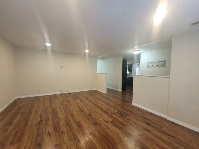 Building Photo - Charming 3 bedroom 2 bath.