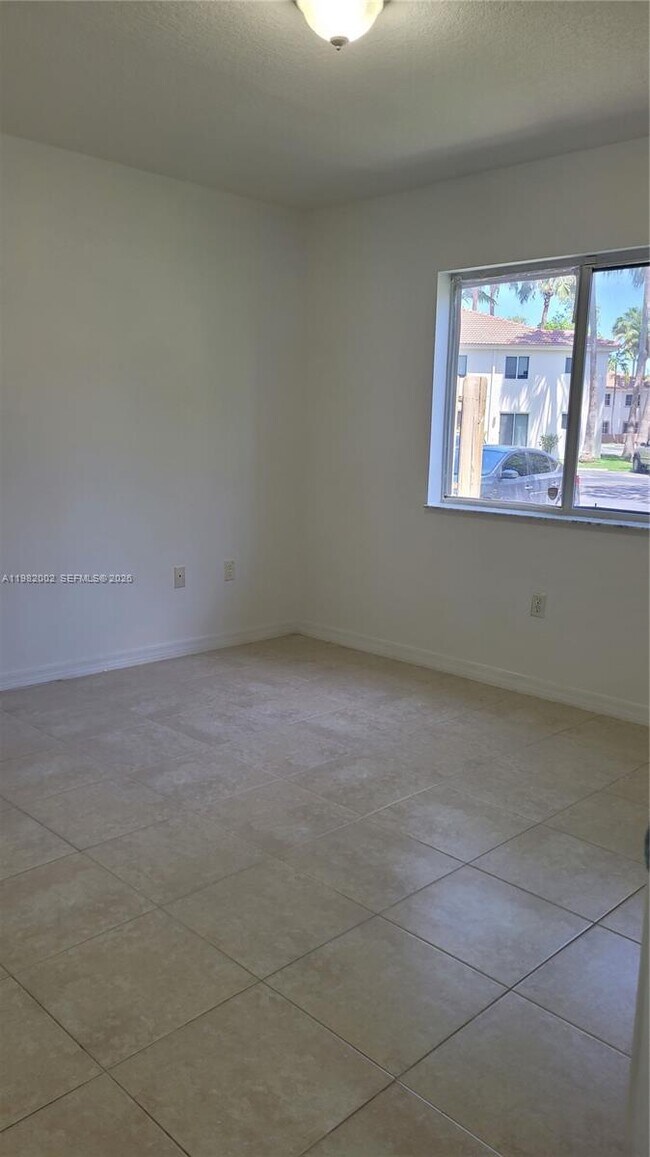 Building Photo - 2921 SE 13th Ave