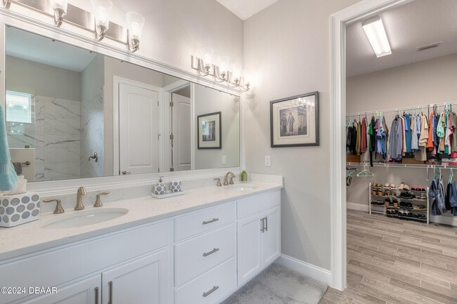 Building Photo - 205 Cyan Ave