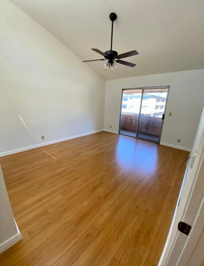 Building Photo - 8020 Langdon Ave