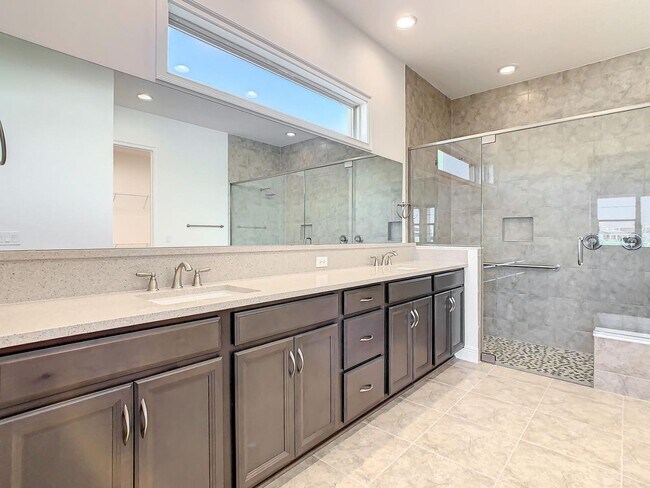 Building Photo - Eagle Creek Luxury Home