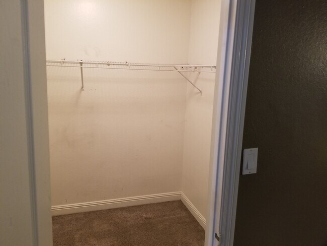 Building Photo - *FREE RENT THRU 6-30-26**HCVP considered*DOWNSTAIRS 1BD 1BA CONDO!