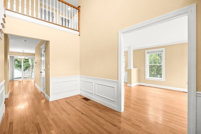 Building Photo - 46 Loring Ave
